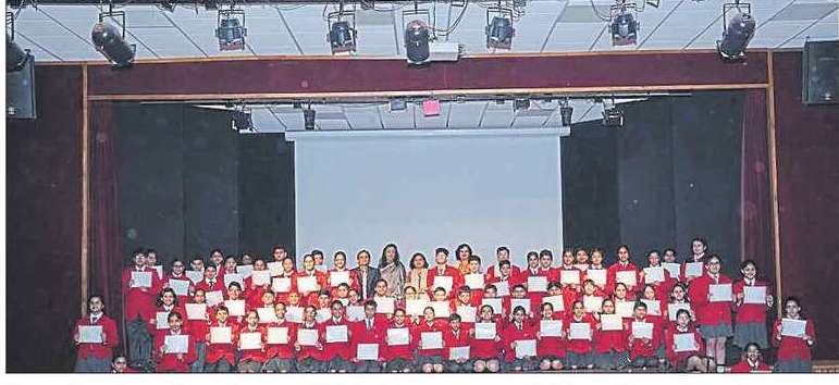 GD Goenka 公立学校、Vasant Kunj の優秀な生徒が祝辞を述べました