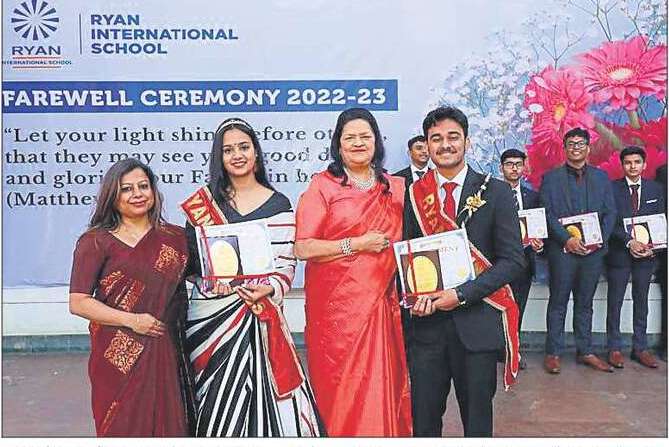 Ryan Int'l, Noida, 退社する Class 12 の生徒の送別会を開催