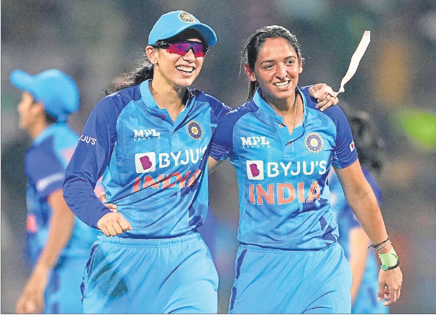 RCB バッグ Smriti は 34 億ルピー、Harmanpreet はムンバイに行く