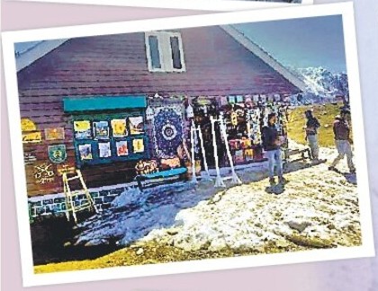 Back in the Valley!  SRK shoots in Kashmir after 11 years