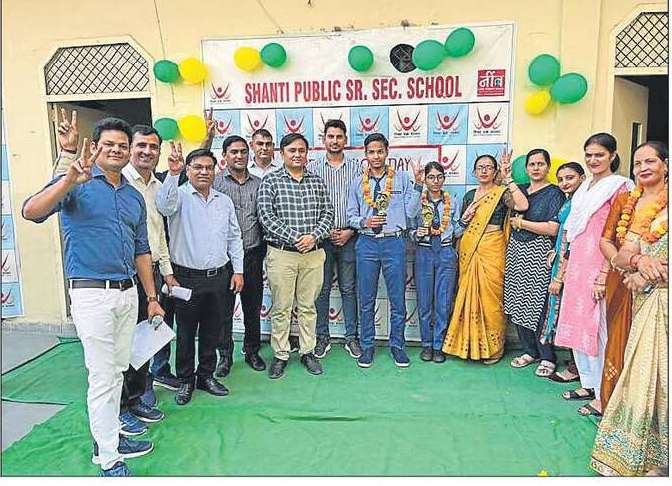 シャンティ公立、鉄道道路、パルワルの学生がHBSE試験で輝ける