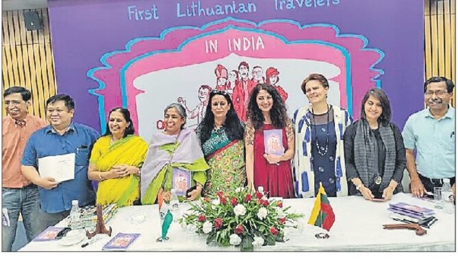 GTK ロードのマハヴィル シニア モデル スクールの生徒が書籍発売イベントに出席