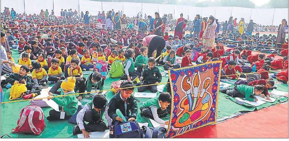 ラムジャス公立学校寄宿舎のアナンド・パルヴァトが学校間の現場絵画コンテストを主催 ラムジャス公立学校寄宿舎のアナンド・パルヴァトが学校間の現場絵画コンテストを主催