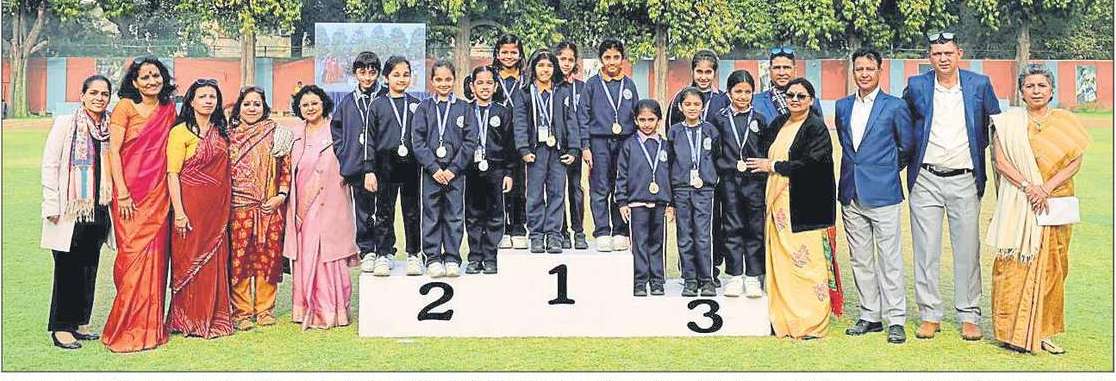 フマユーン通りにあるラグビル・シン・ジュニア・モダンは、毎年恒例のスポーツデーを熱狂的に祝う フマユーン通りにあるラグビル・シン・ジュニア・モダンは、毎年恒例のスポーツデーを熱狂的に祝う