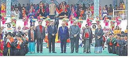 ピタンプラのサクデヴァ公立学校が年次行事を開催