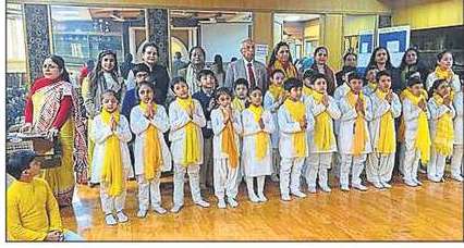 マユール ビハール 1 の ASN 高等学校がバサント パンチャミを熱烈に祝う