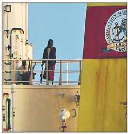 アラビア海でソマリア海賊が軍艦に発砲、インド海軍が反撃