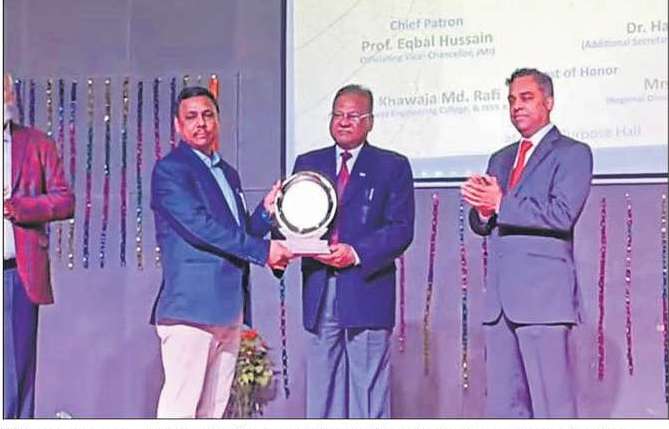 ジャミアシニアセク。 ジャミア・ミリア・イスラム学校は、毎年恒例の行事を熱心に開催しています