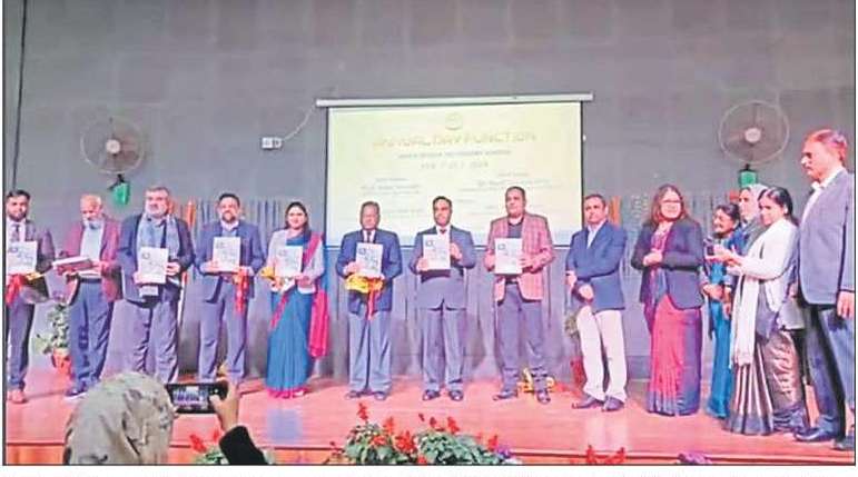 ジャミアシニアセク。 ジャミア・ミリア・イスラム学校は、毎年恒例の行事を熱心に開催しています