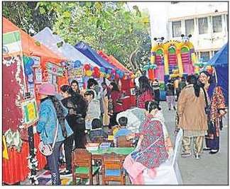 バーラティヤ・ヴィディヤ・バワンのメータ・ヴィディヤラヤ、KGマーグがバル・ウツァフを祝う