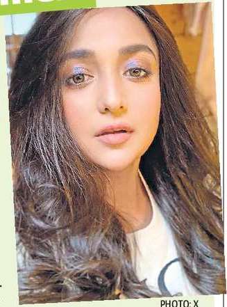 Monali Thakur walks out of her concert after poor management