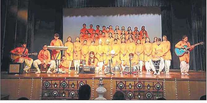 マユール・ヴィハールのアルコン公立学校が第36回年次デーを熱狂的に祝う