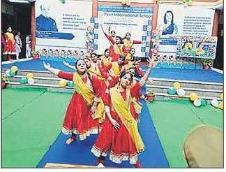 ググラムのセクター31にあるライアン・インターナショナル・スクールは、第76回共和国記念日を盛大に祝う