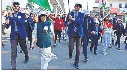 デリー公立学校（ガジアバード、メーラト通り）は、殉教者と兵士を称えるために、Veeranjali-DPSGウォークソンを開催しました。