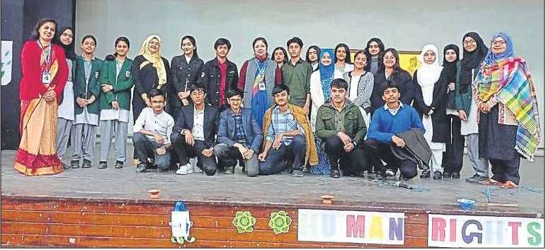 サンガム・ヴィハールのハムダード公立学校が人権デーを熱烈に祝う