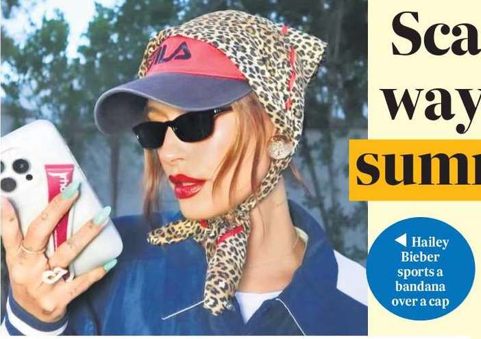 スカーフを巻こう：この夏のアクセサリーをスタイリングする4つの方法